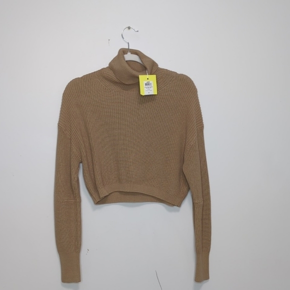 ✨Brand New  TWIST CROP HIGH NECK Knit✨ - Picture 5 of 6